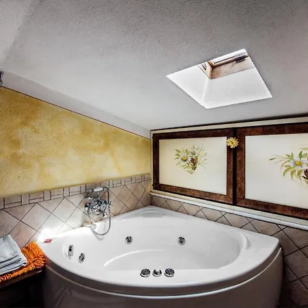 Sleeps 7 Pool Wifi דירה